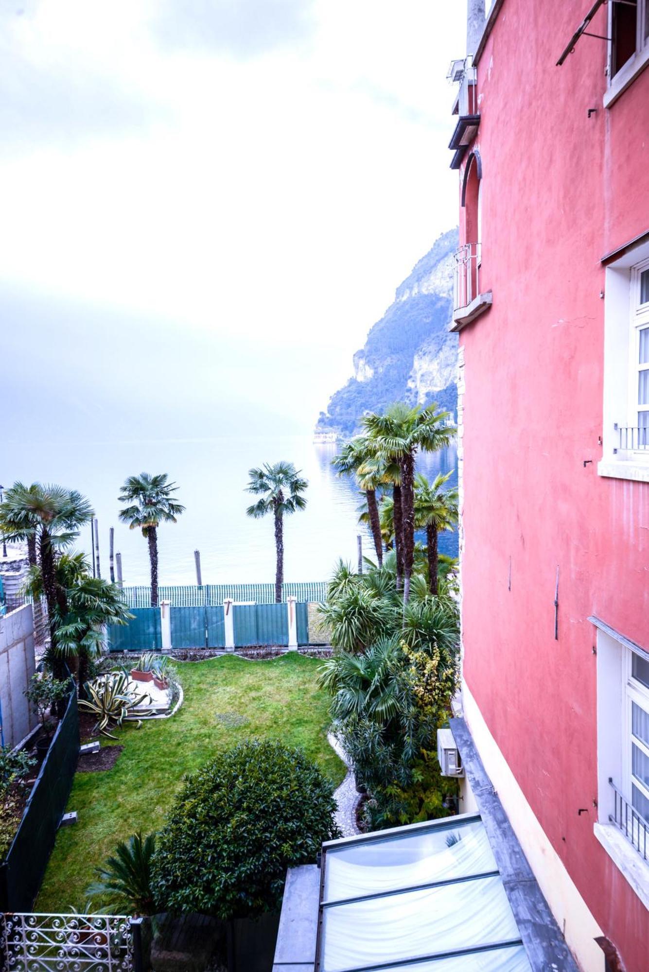 Queen Of The Lake Apartman Riva del Garda Kültér fotó