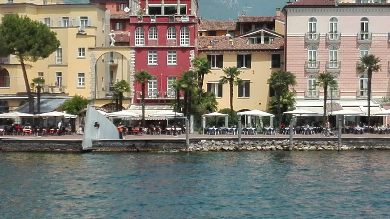 Queen Of The Lake Riva del Garda Kültér fotó